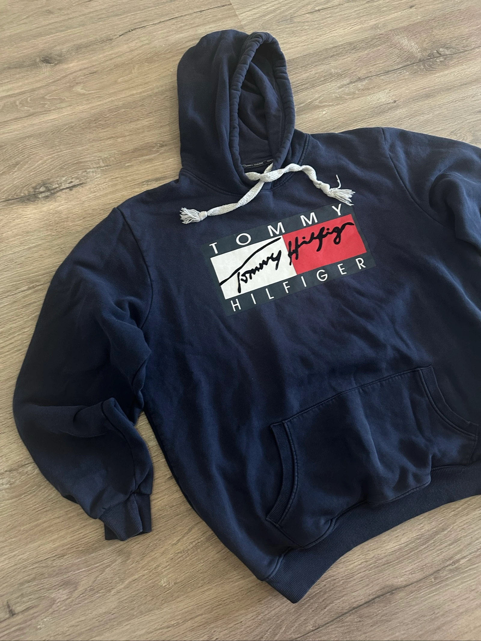 Tommy Hilfiger Sweat à capuche bleu marine logo vintage – photo 3